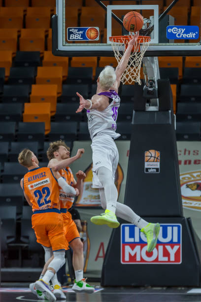 许多年轻选 许多年轻选